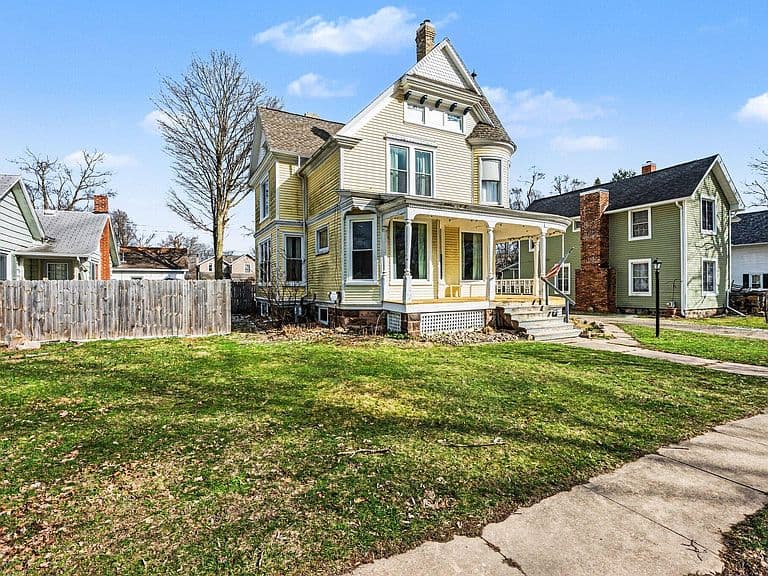 Listing photo 3