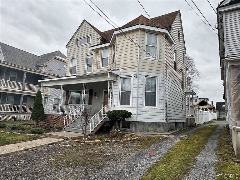 Listing photo 2