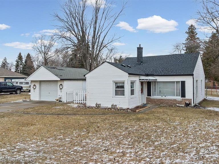 Listing photo 3