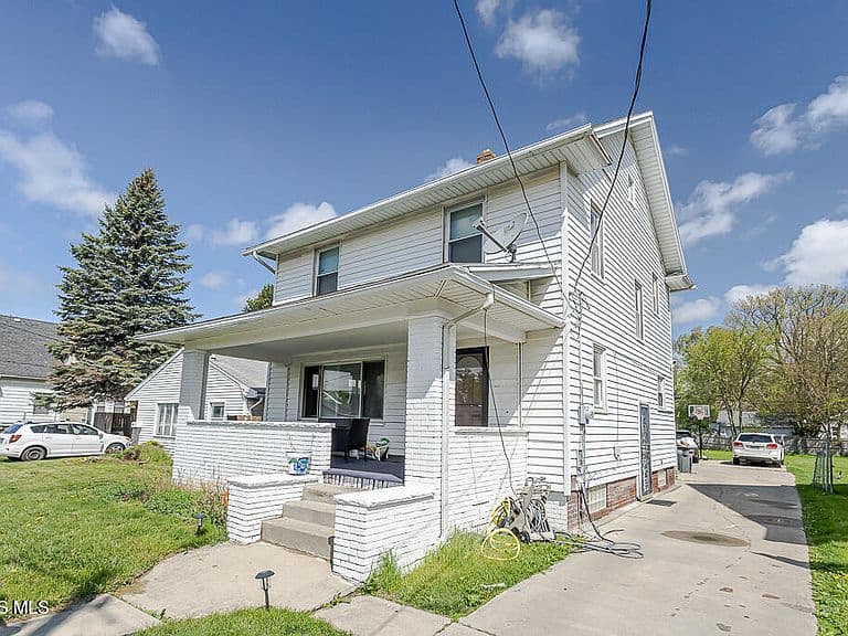 Listing photo 2