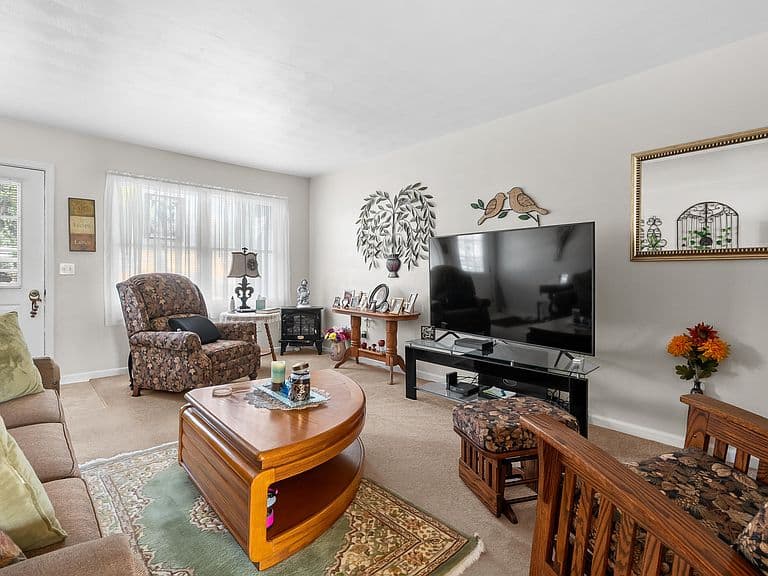 Listing photo 5