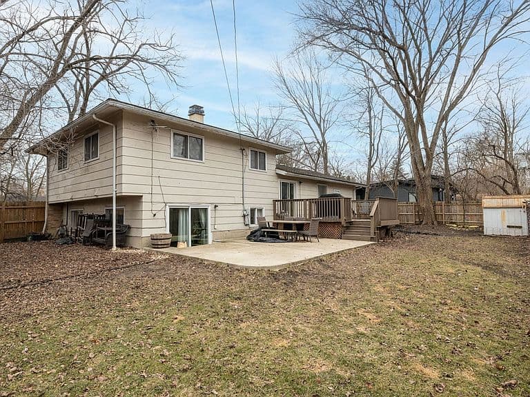 Listing photo 2