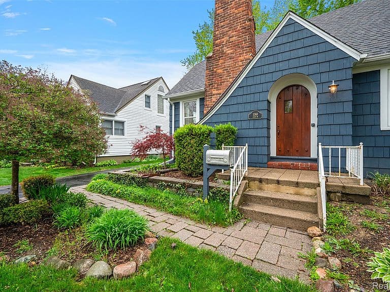 Listing photo 2