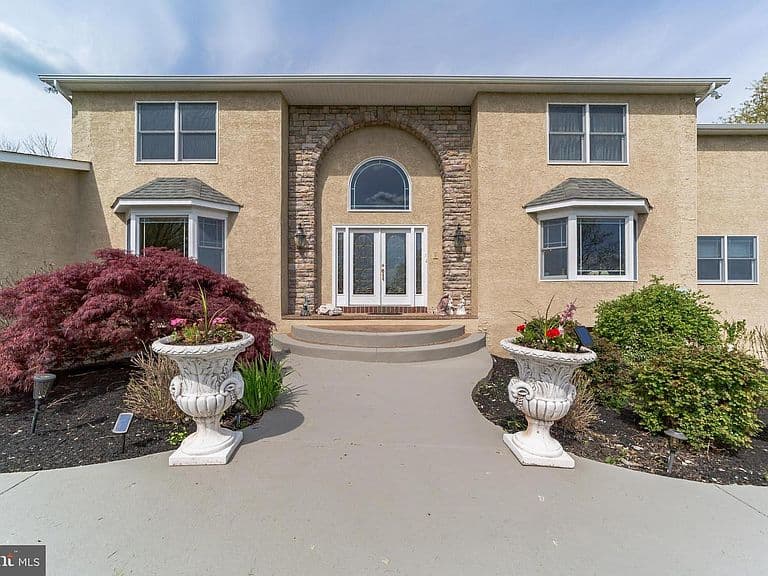 Listing photo 5