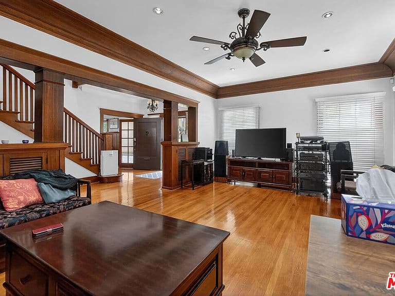 Listing photo 3