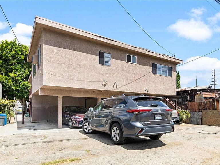 Listing photo 3