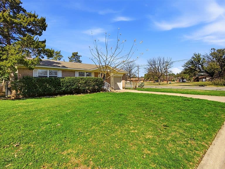 Listing photo 4