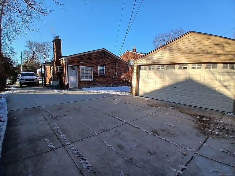 Listing photo 5