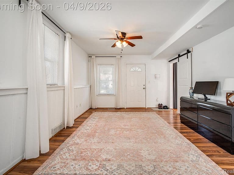 Listing photo 3
