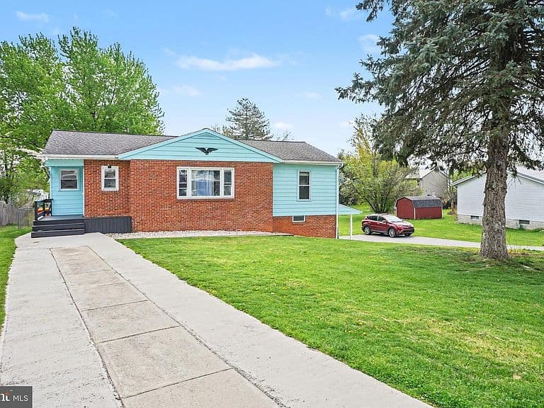 Listing photo 2