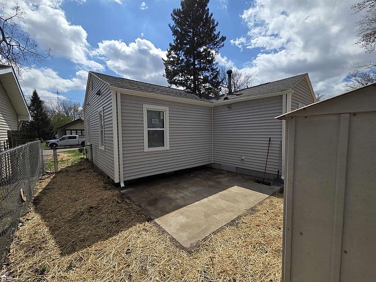 Listing photo 4
