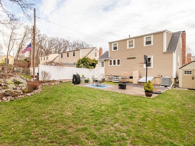 Listing photo 4