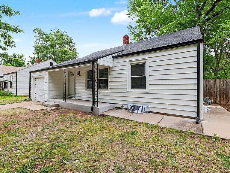 Listing photo 3