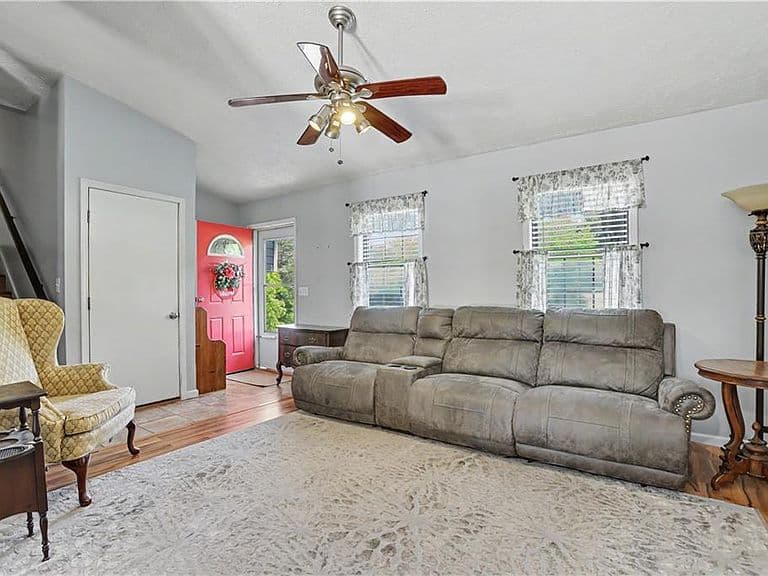 Listing photo 4
