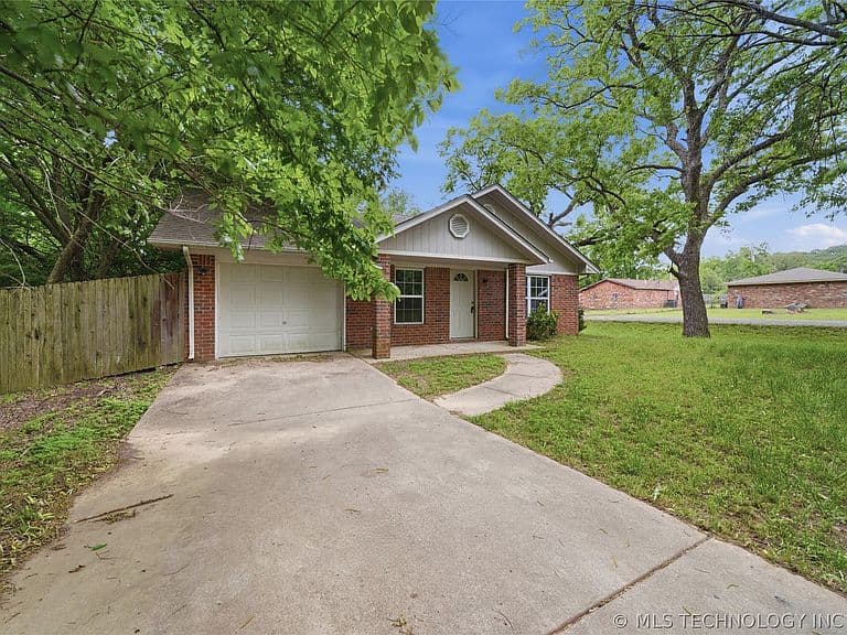 Listing photo 3