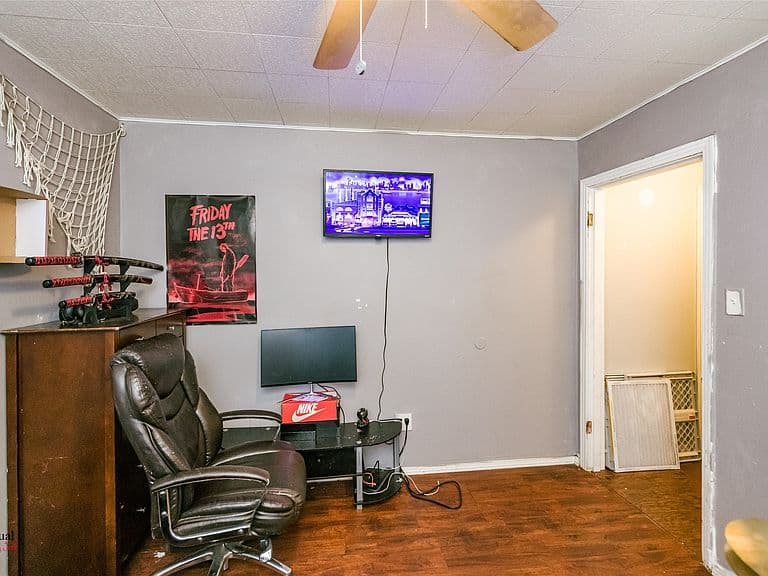 Listing photo 5