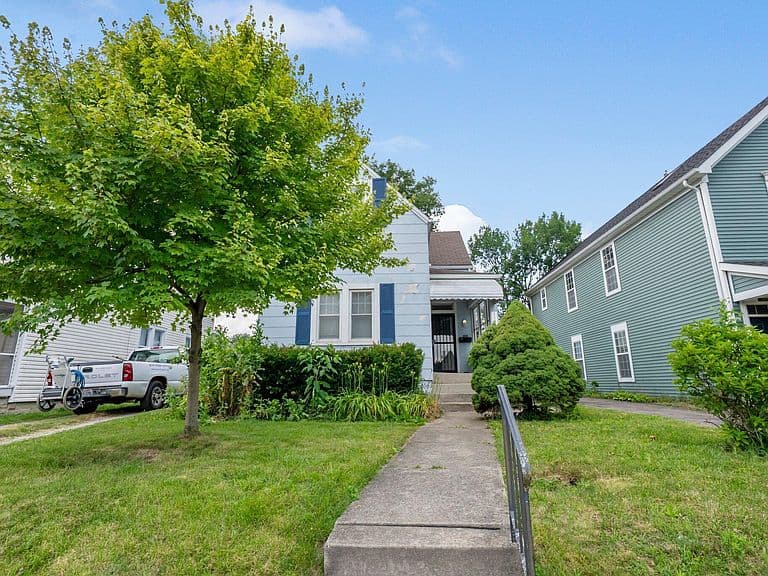 Listing photo 3