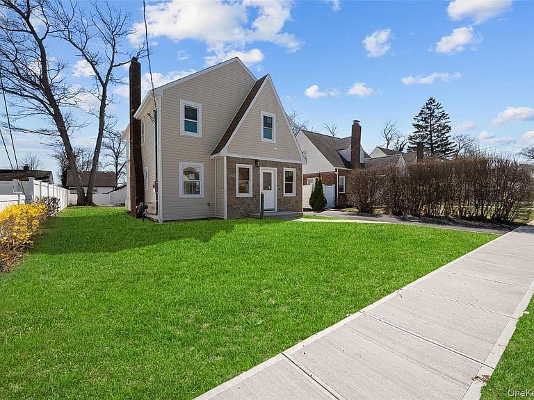 Listing photo 3
