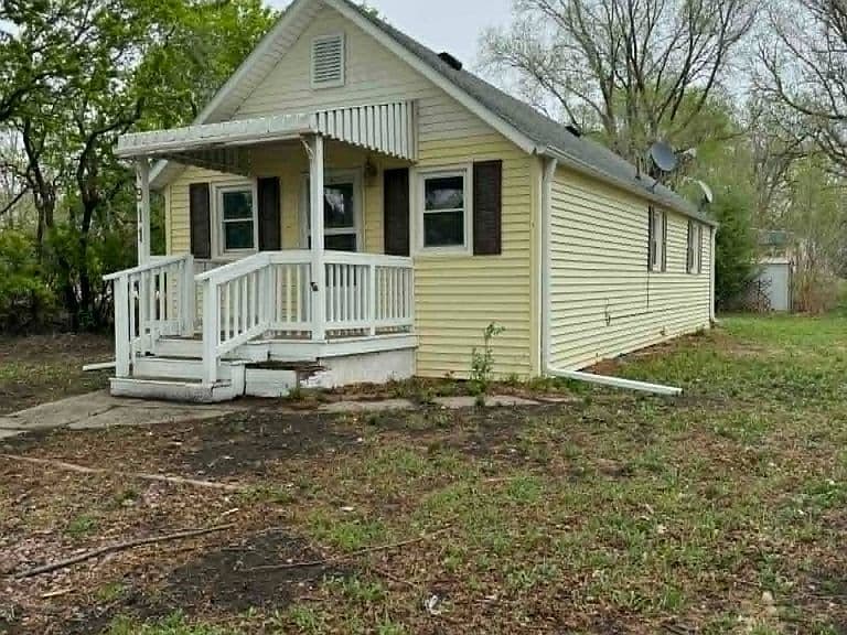 Listing photo 2