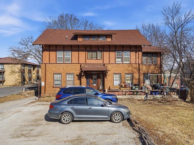 Listing photo 3
