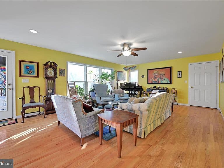 Listing photo 5