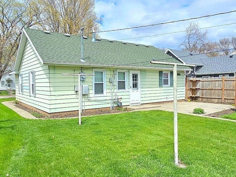 Listing photo 2