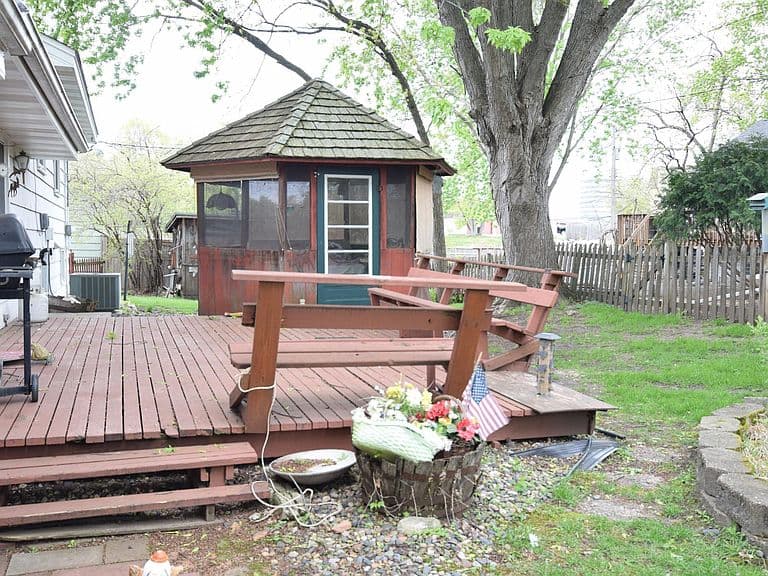 Listing photo 2