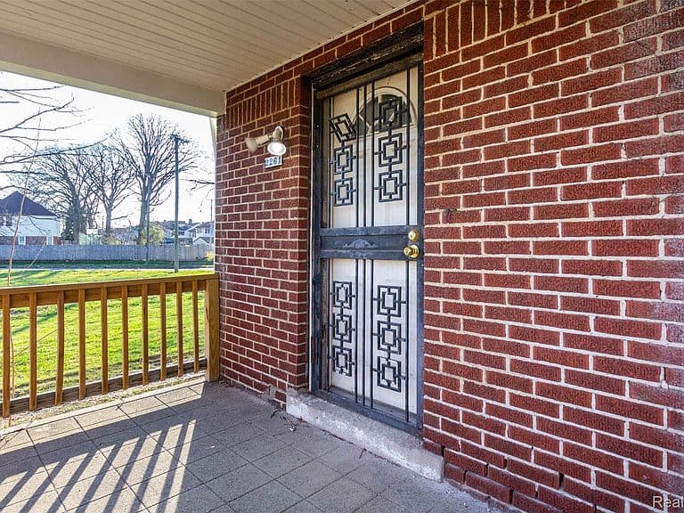 Listing photo 4