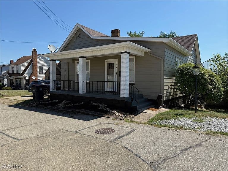 Listing photo 2
