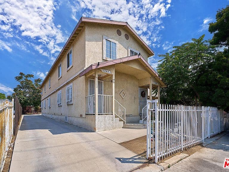 Listing photo 2