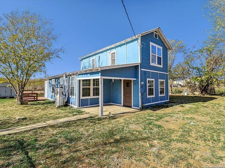 Listing photo 2