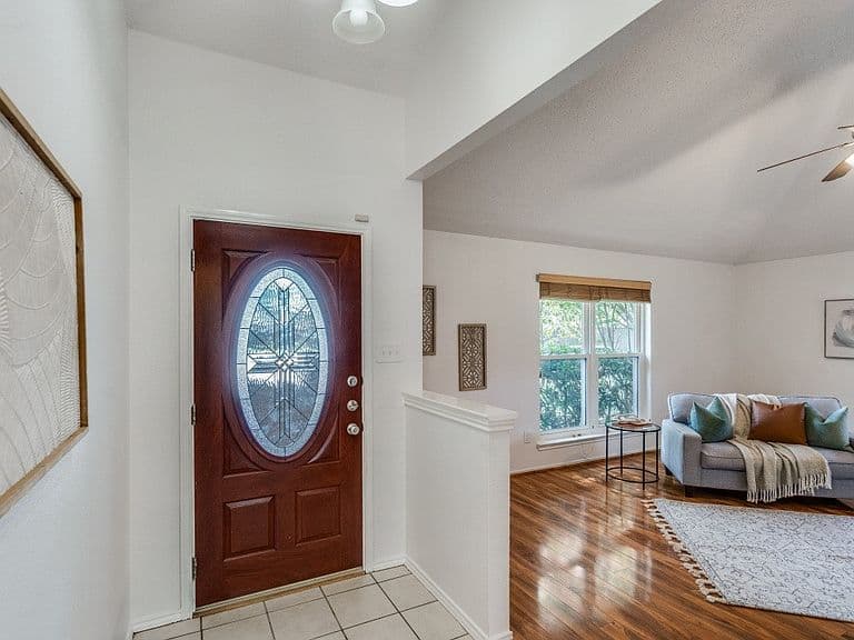 Listing photo 3