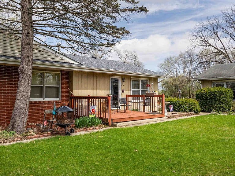 Listing photo 5