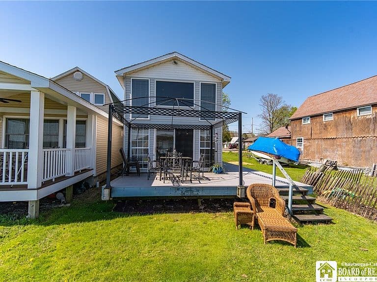 Listing photo 2