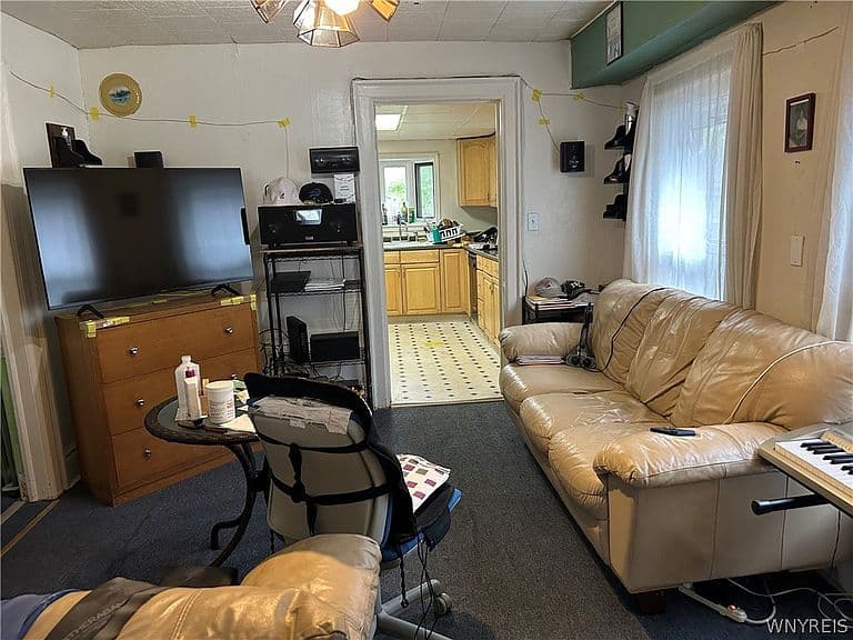 Listing photo 3