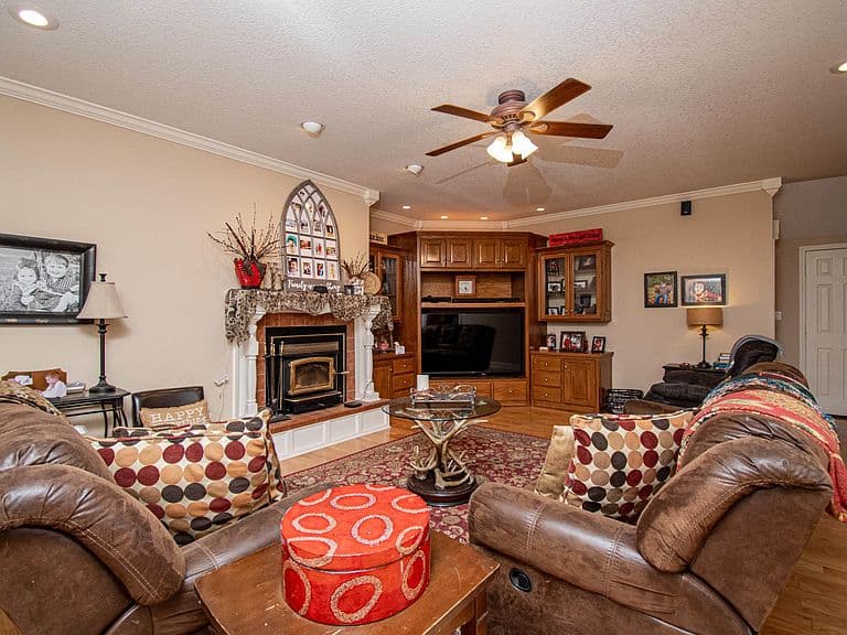 Listing photo 5