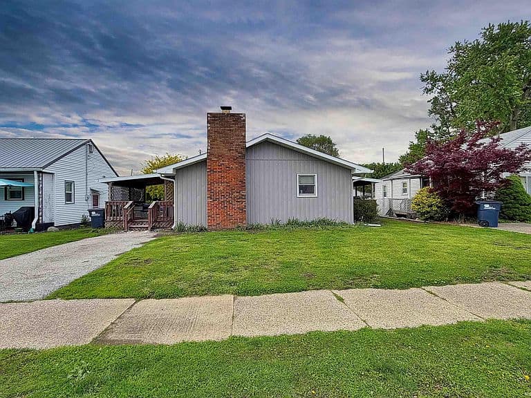 Listing photo 2