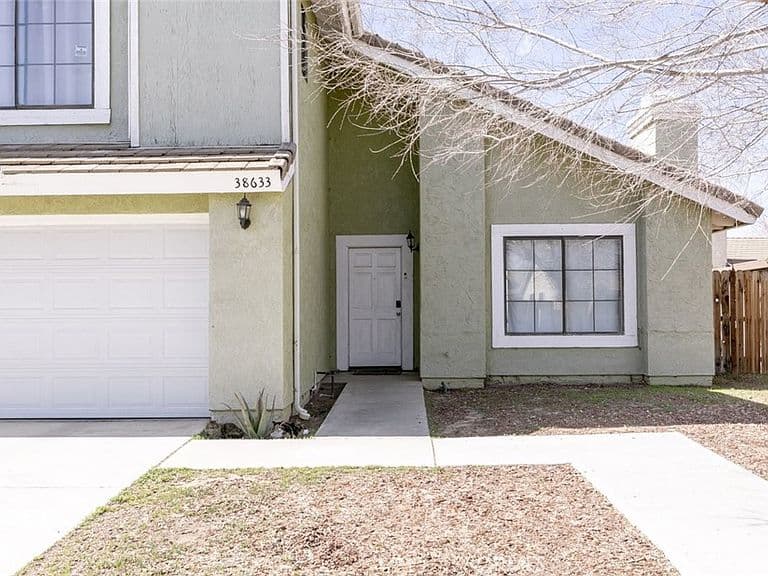 Listing photo 2