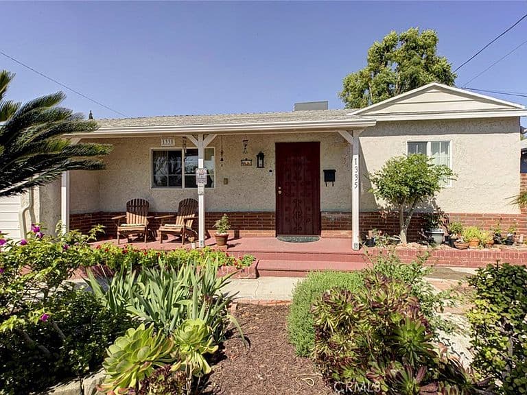 Listing photo 2