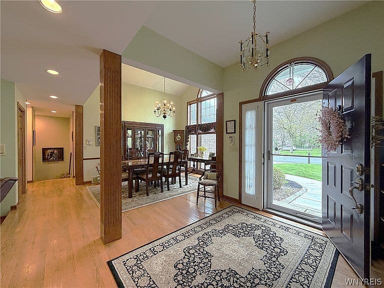 Listing photo 2