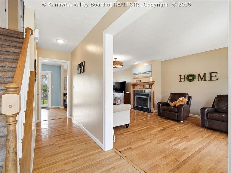 Listing photo 3