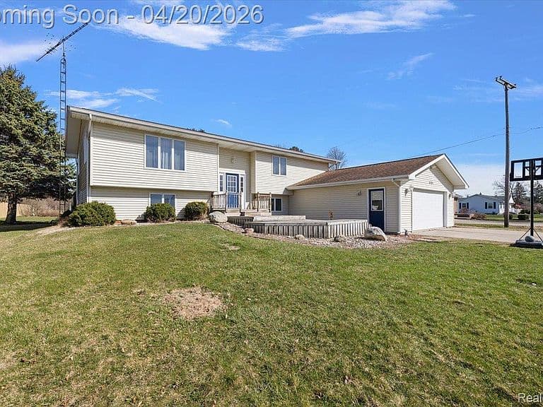 Listing photo 3