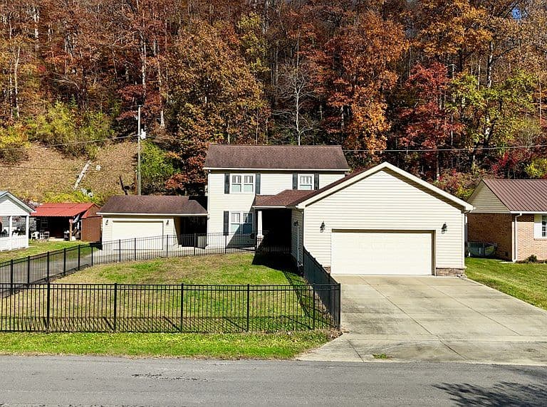 Listing photo 2