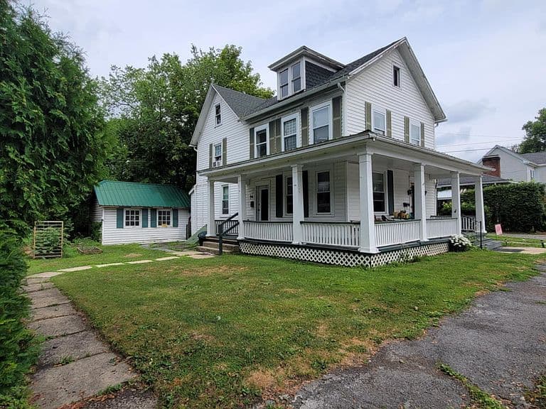 Listing photo 2