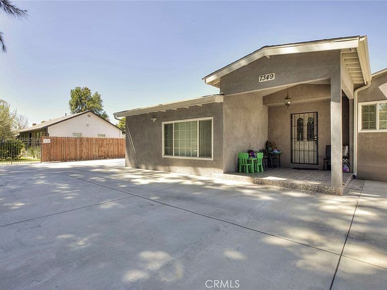 Listing photo 2