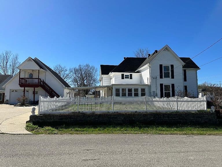 Listing photo 5