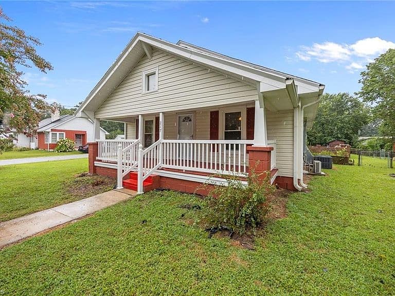Listing photo 2