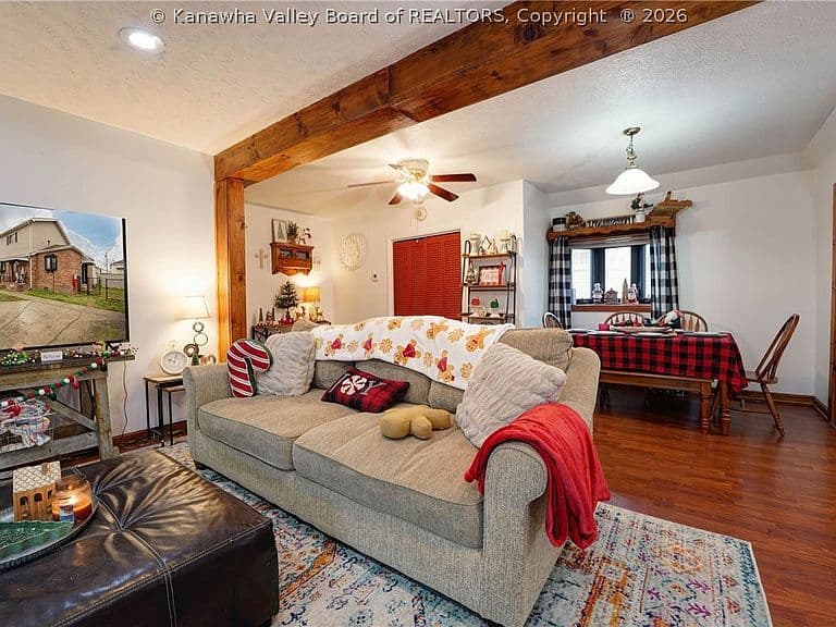Listing photo 4