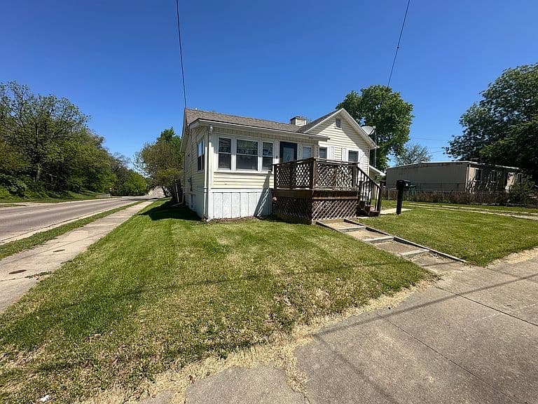 Listing photo 3