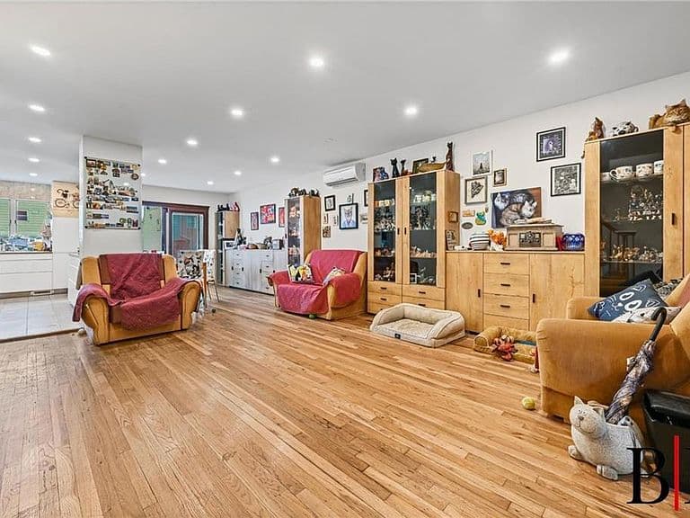 Listing photo 5